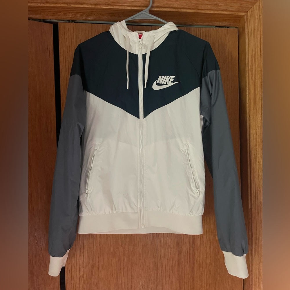 Nike Raincoat w/ Zipper Pockets - Size Medium